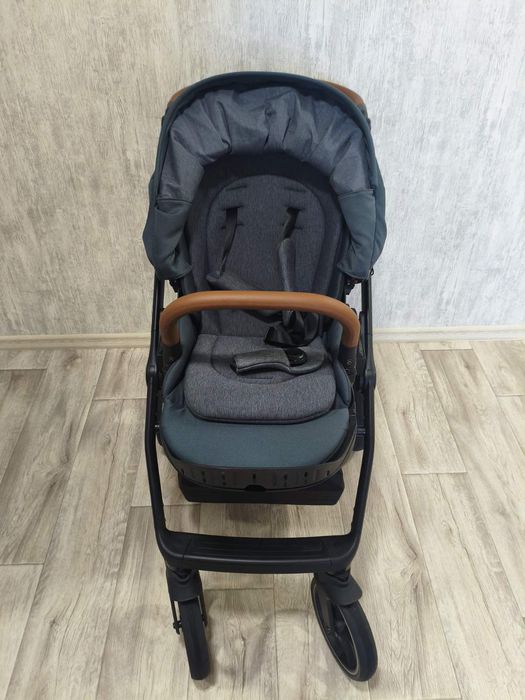 Коляска 2 в 1 Roan Ivi в сірому кольорі.