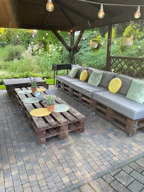 Zestaw mebli ogrodowych z palet sofa narożnik