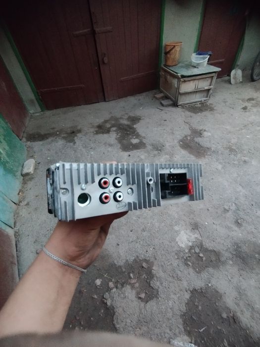Продам динаміки з магнітолою!