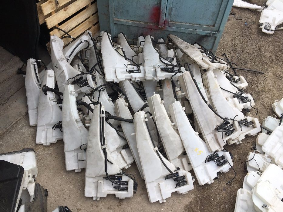 BMW X-5,E70,X-6,E71 Бачки омивача