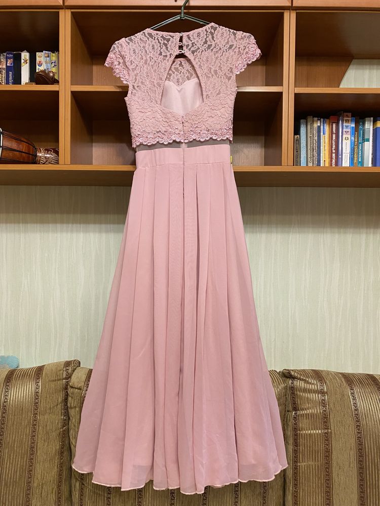 Платье пудрового/ розового цвета