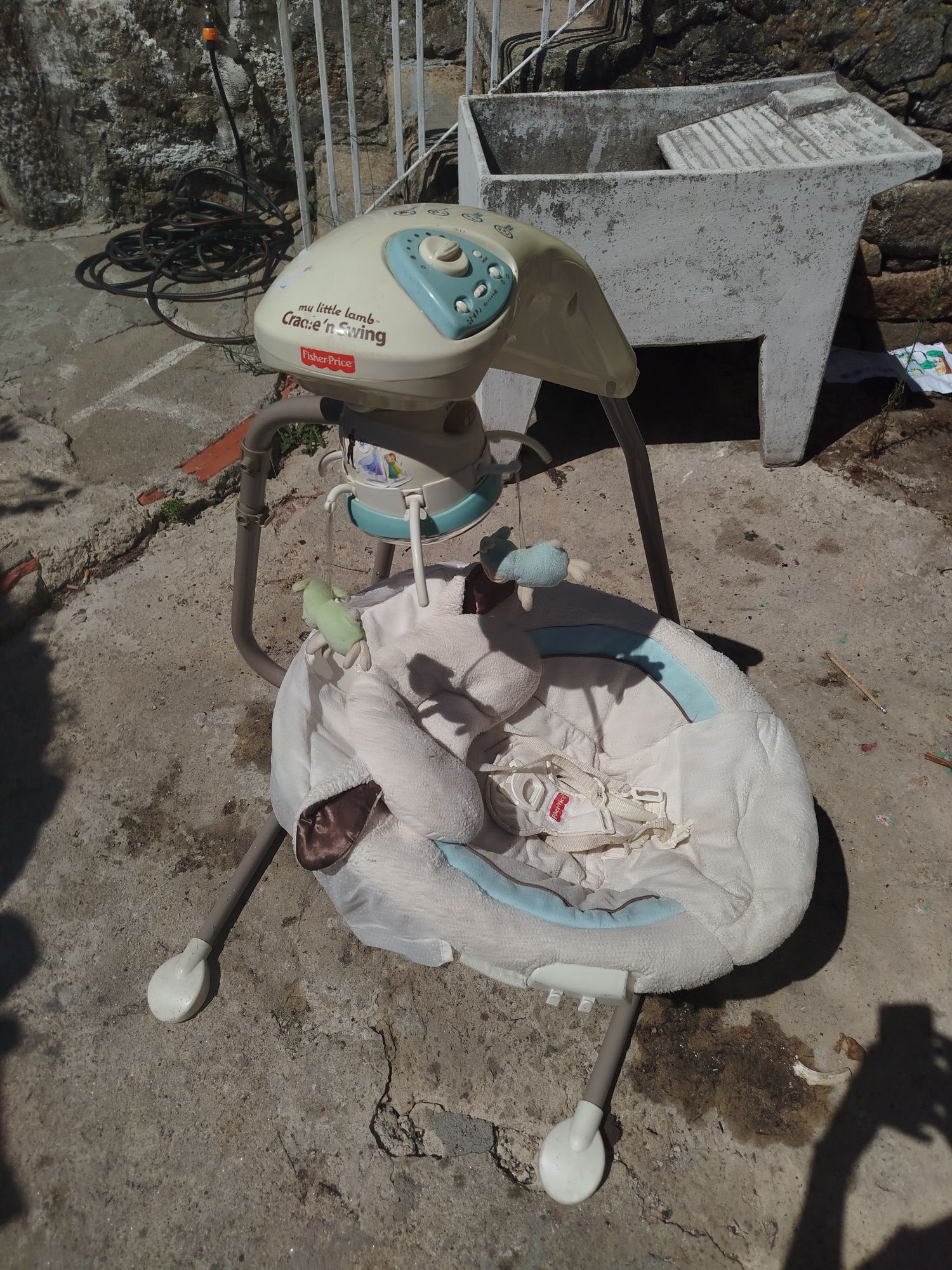 Cadeira de balanço, marsupio e saco de dormir para bebê