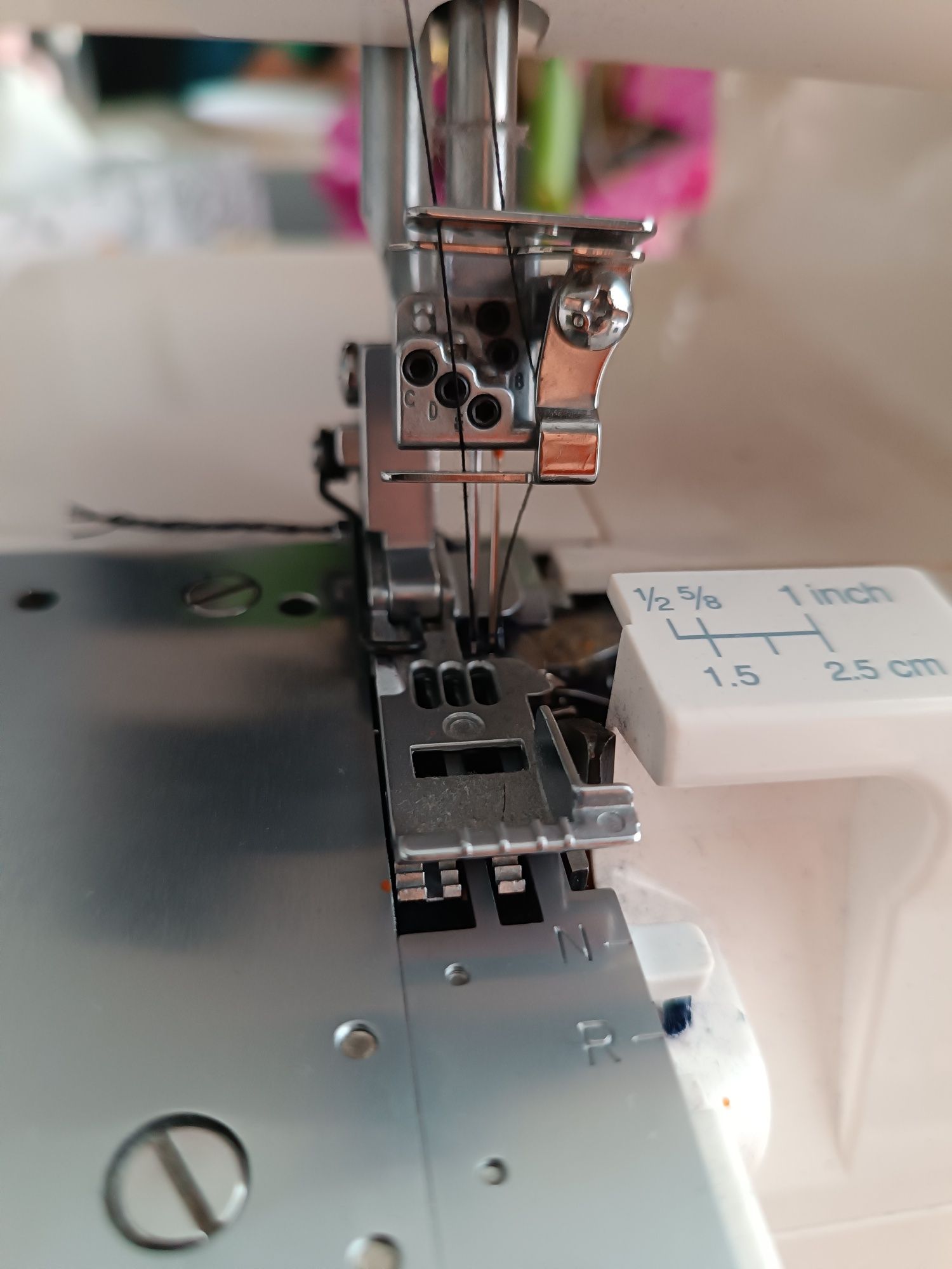 Merrylock coverlok 689