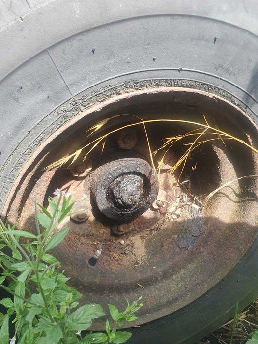 Oś do przyczepy kola 400-15,5