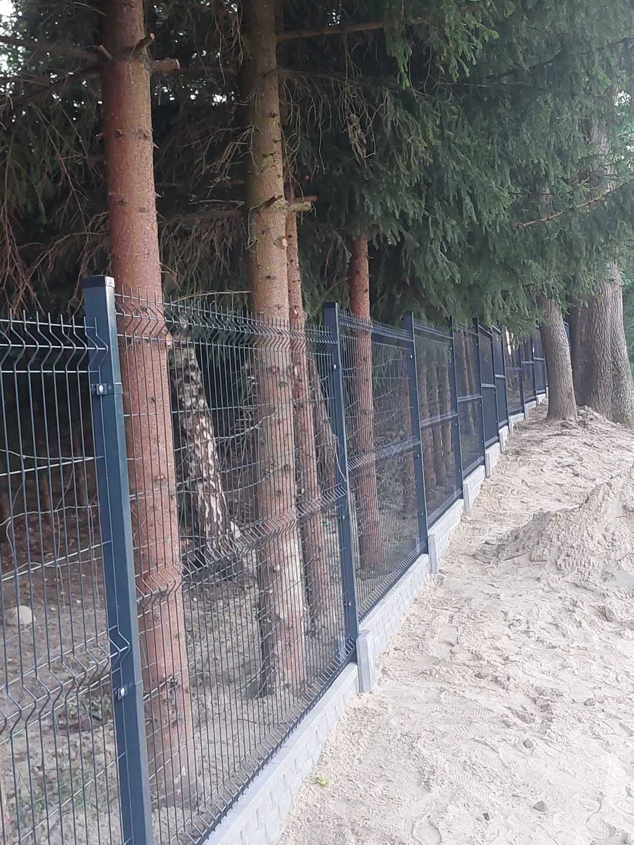 Montaż Ogrodzenie panelowe fi 4 153 z podmurówką 25cm