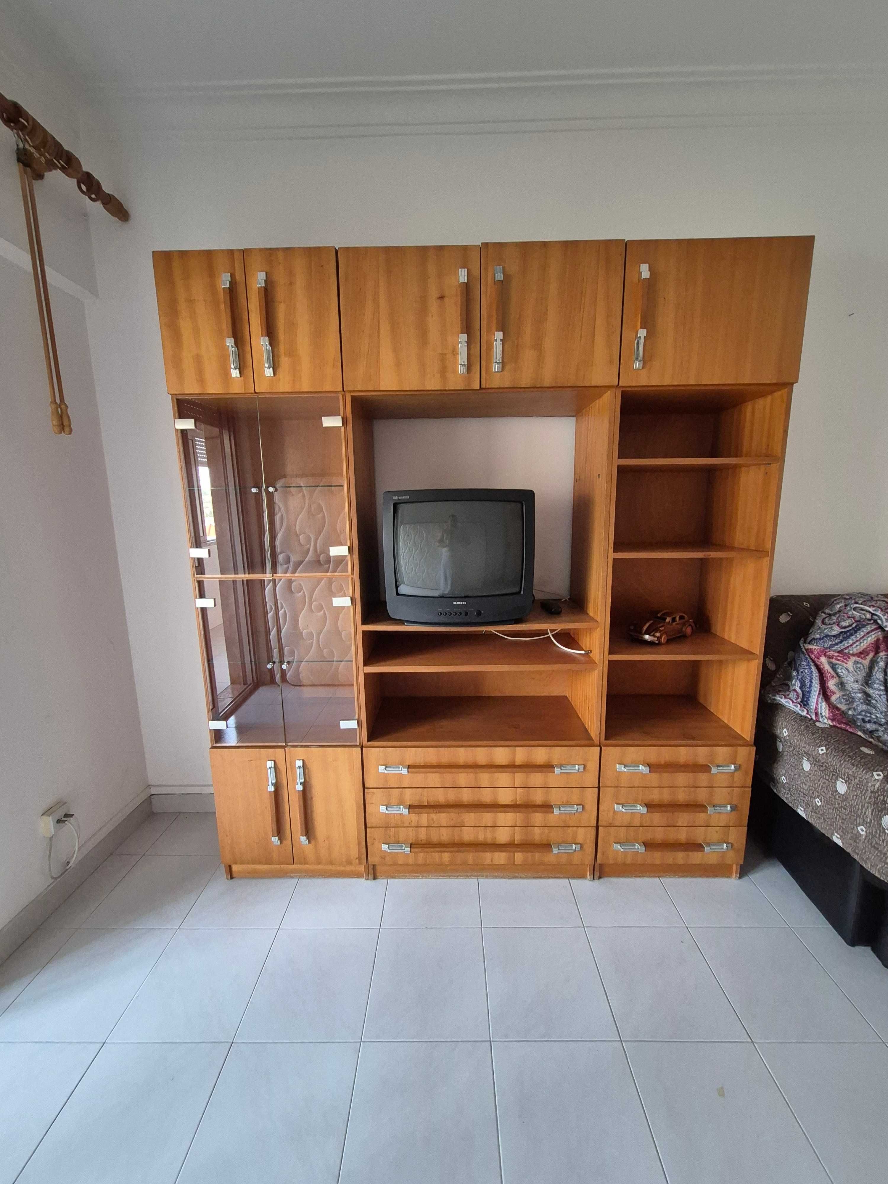 Estante de Madeira com Vitrine e Espaço para TV – 190x210x40 cm