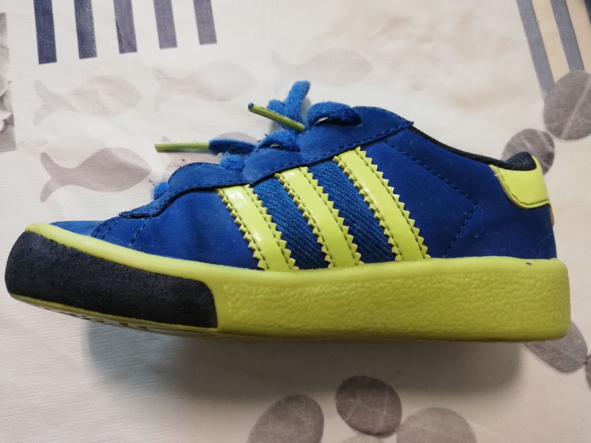 Ténis Adidas tam. 23