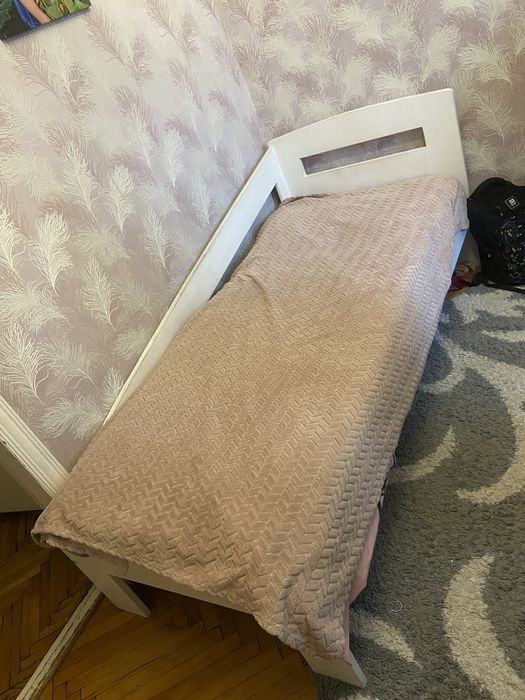 Продам ліжко з дерева