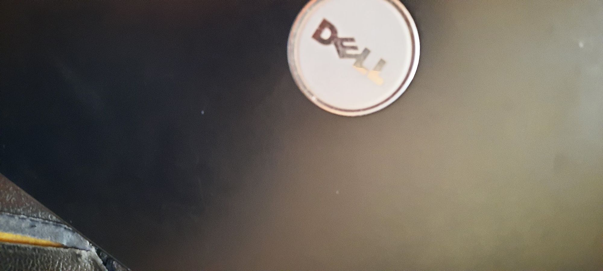 Продам  ноутбук  Dell (нерабочий]