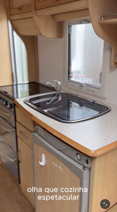 Caravana muito confortavel com banhiero de luxo