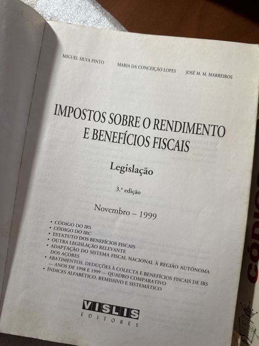 3 livros cosigo irs, codigo civil e legislaçã comercial