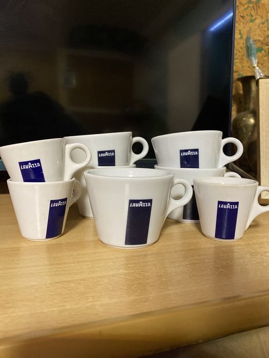 Коробка чашек и тарелок