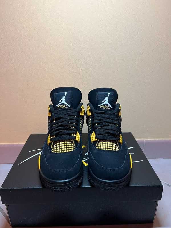 Jordan 4 Retro Thunder R.42