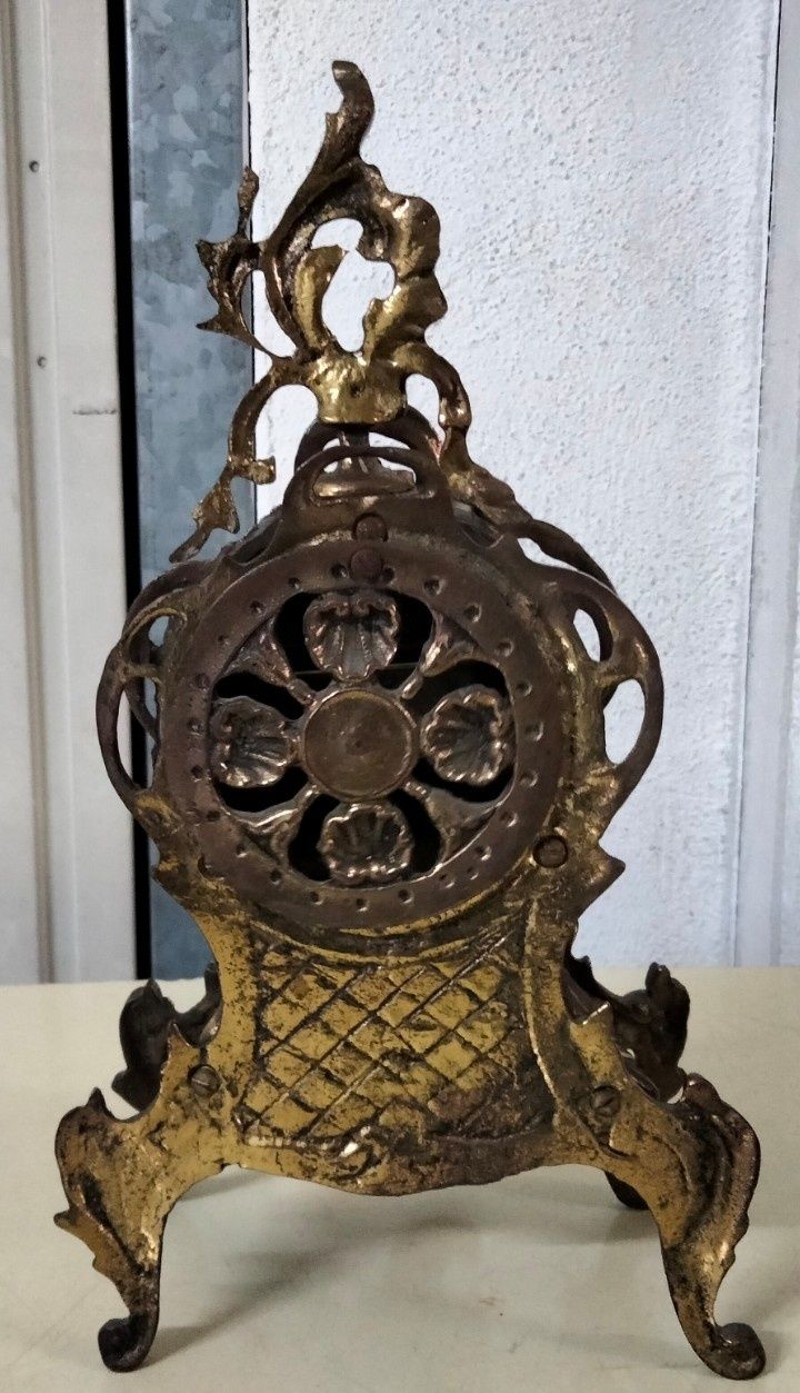 Relógio em latão antigo