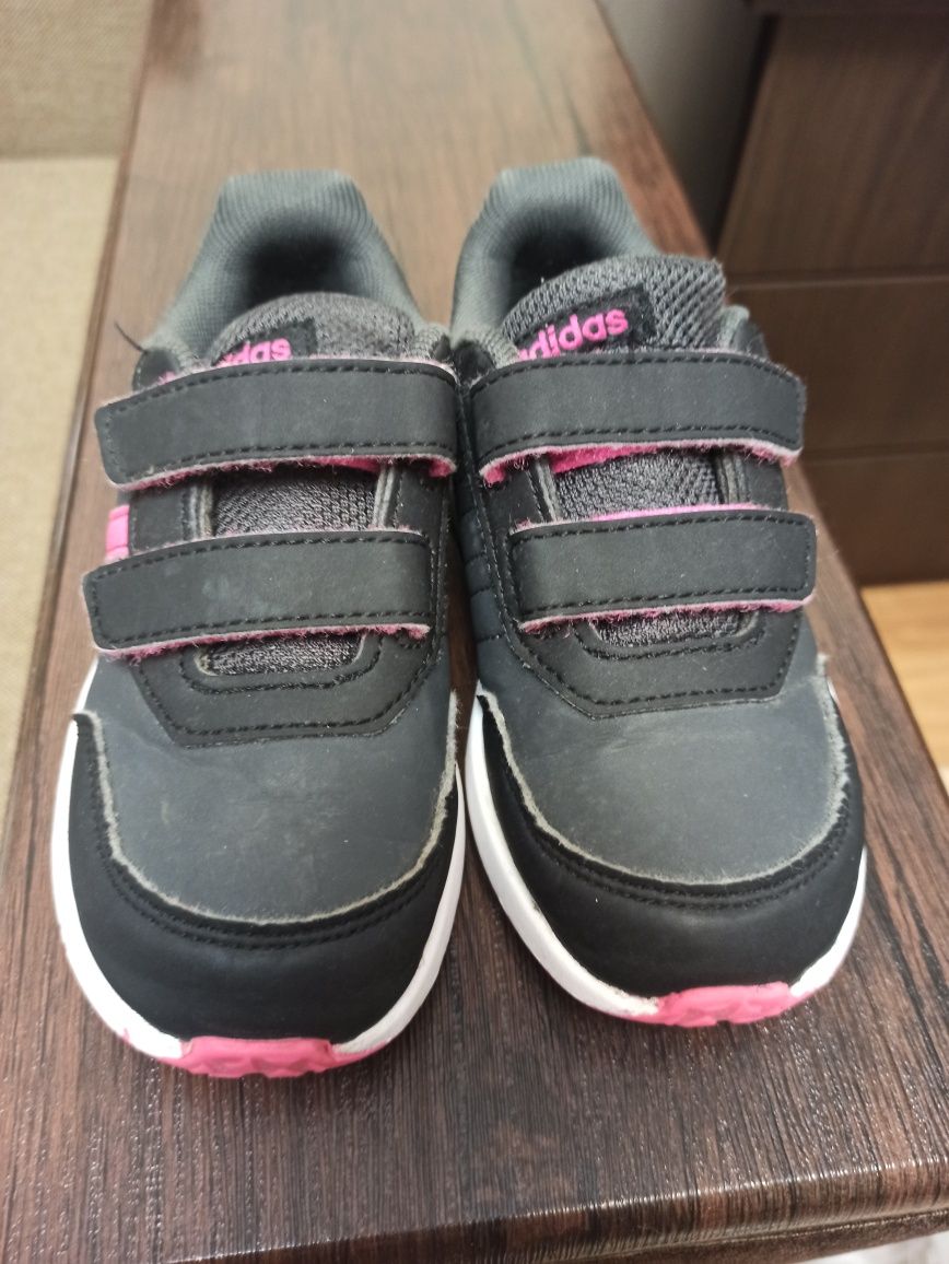 Оригінал ADIDAS кросівки для дівчинки, 26.5 розмір, устілка 17 см