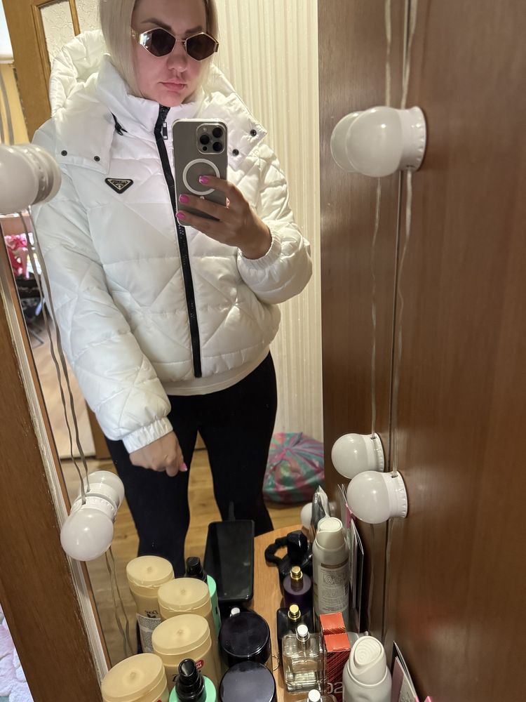 Біла куртка PRADA