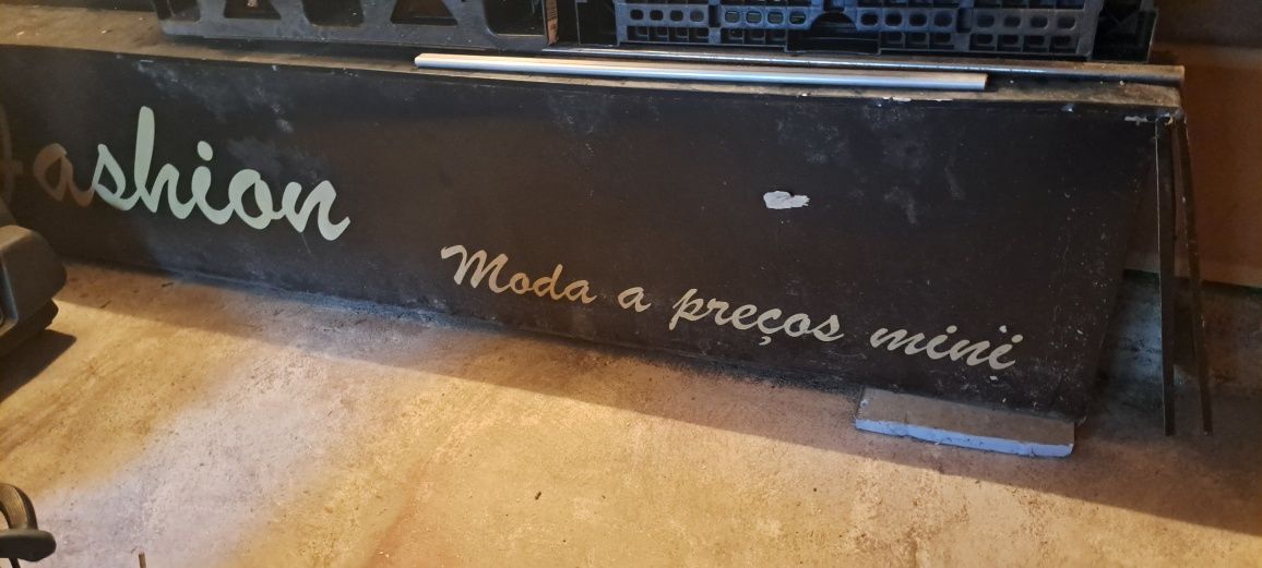 Estrutura de reclame luminoso