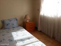8814 - Quarto com cama de solteiro em...