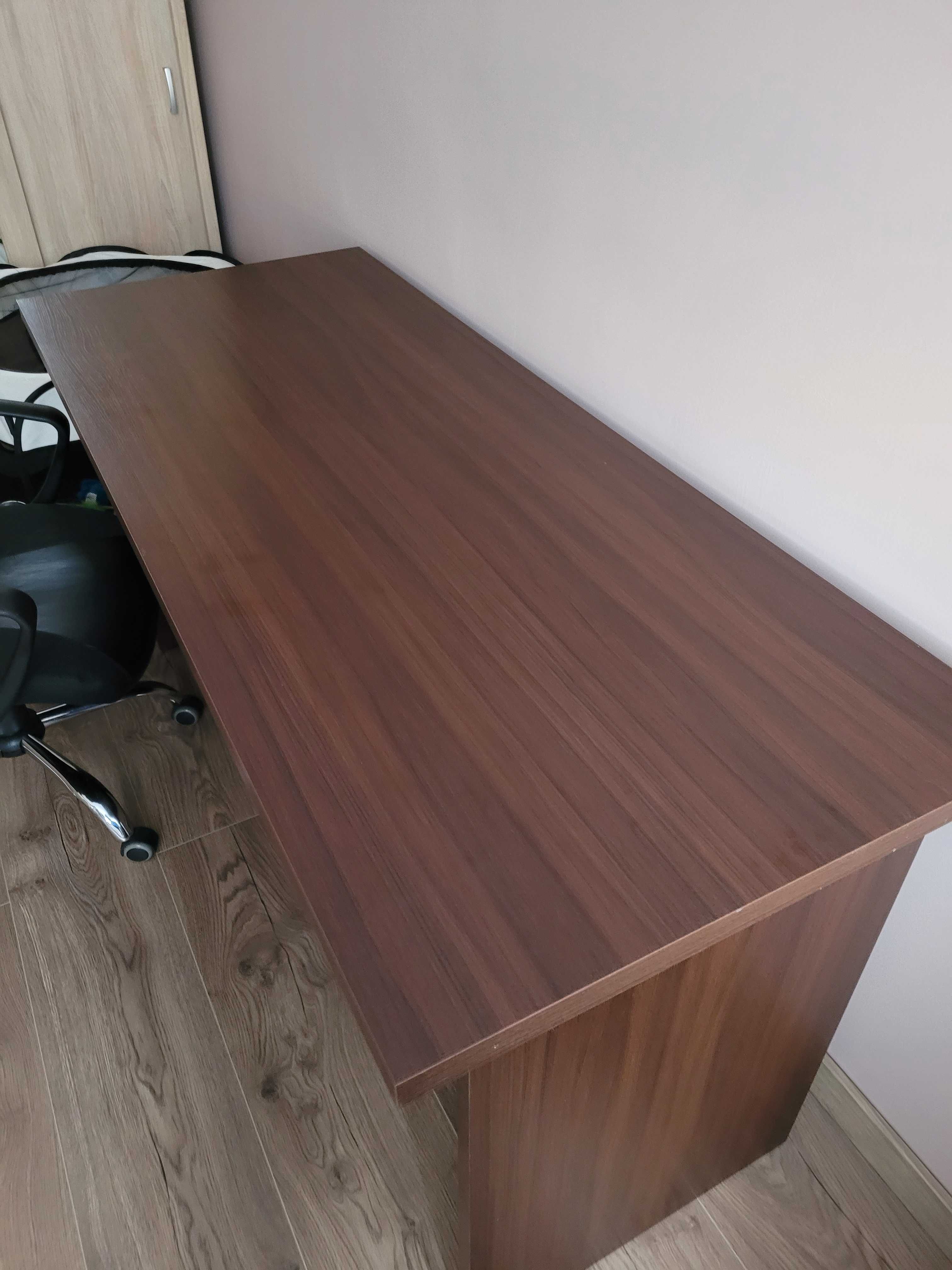 Duże biurko. Idealne dla nastolatka lub na studia