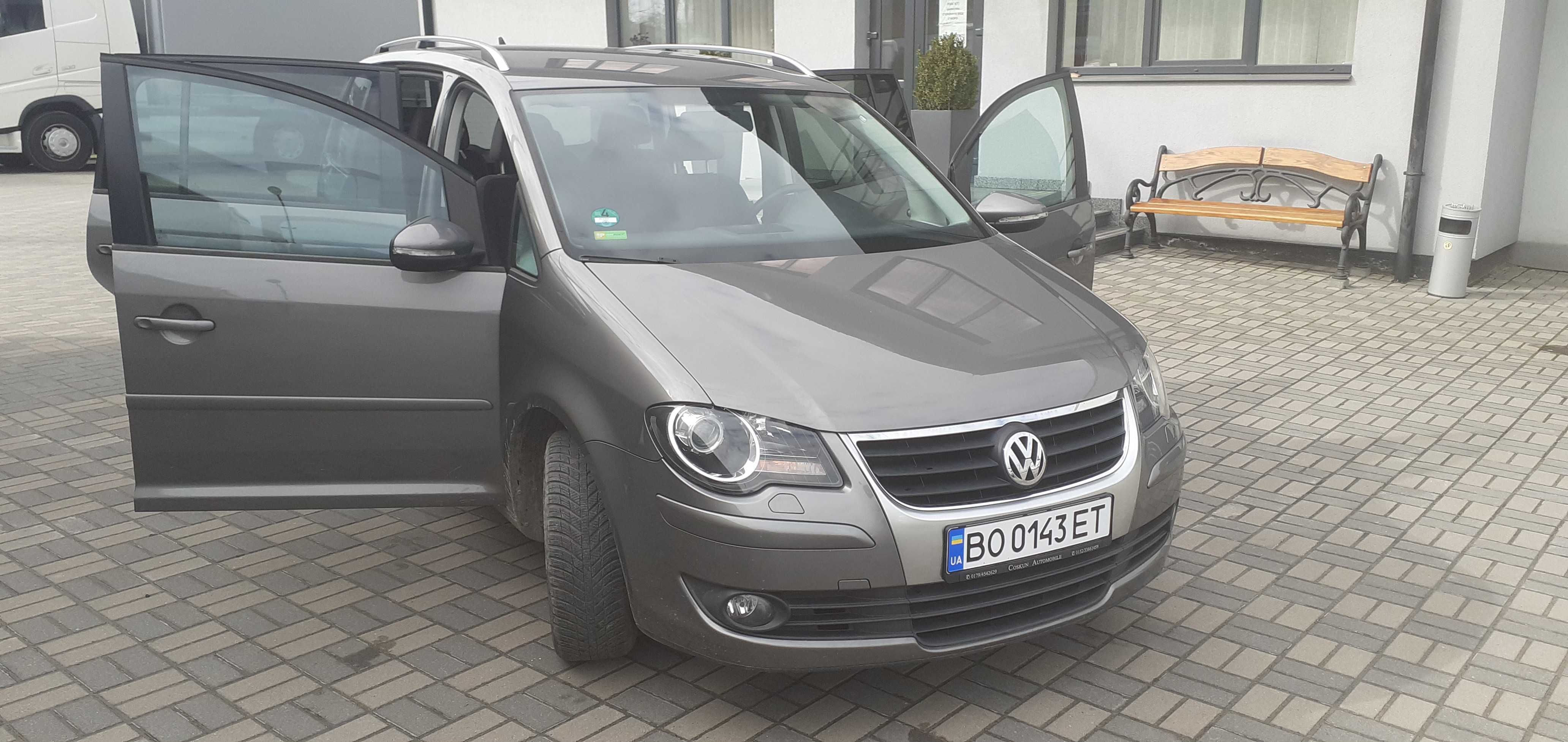 Volkswagen Touran 2010  1,4 бензин