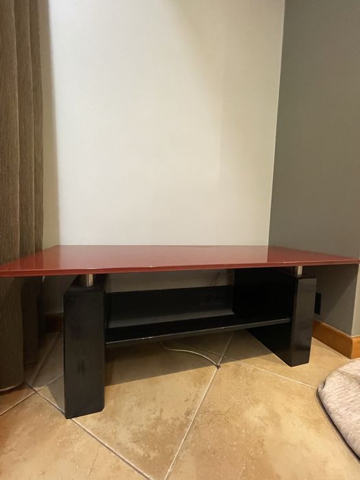 Móvel TV em vidro temperado (vermelho/preto) e pedra/preto brilhante