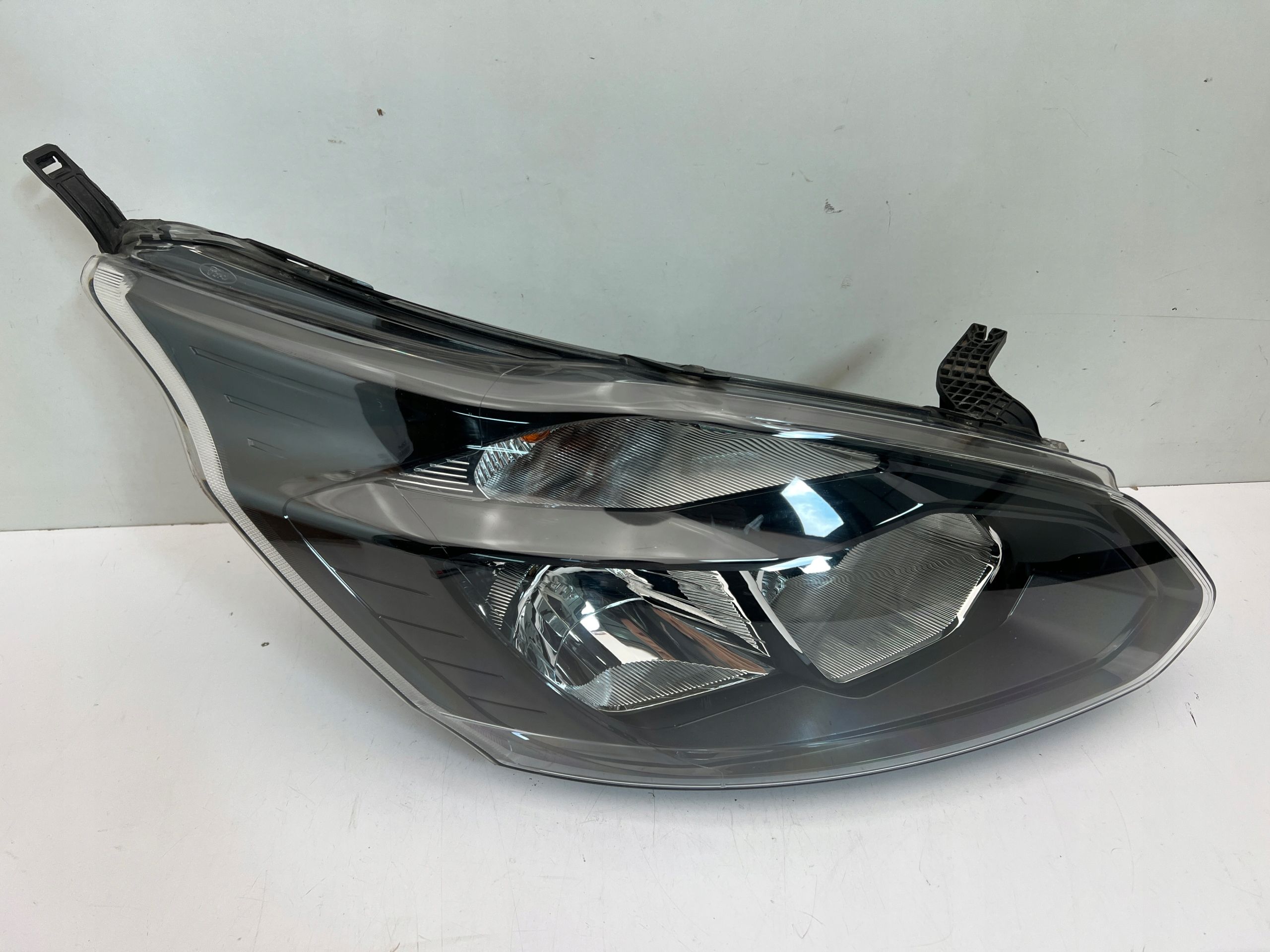 Ford Transit Custom Lampa Przednia Prawa Europa N