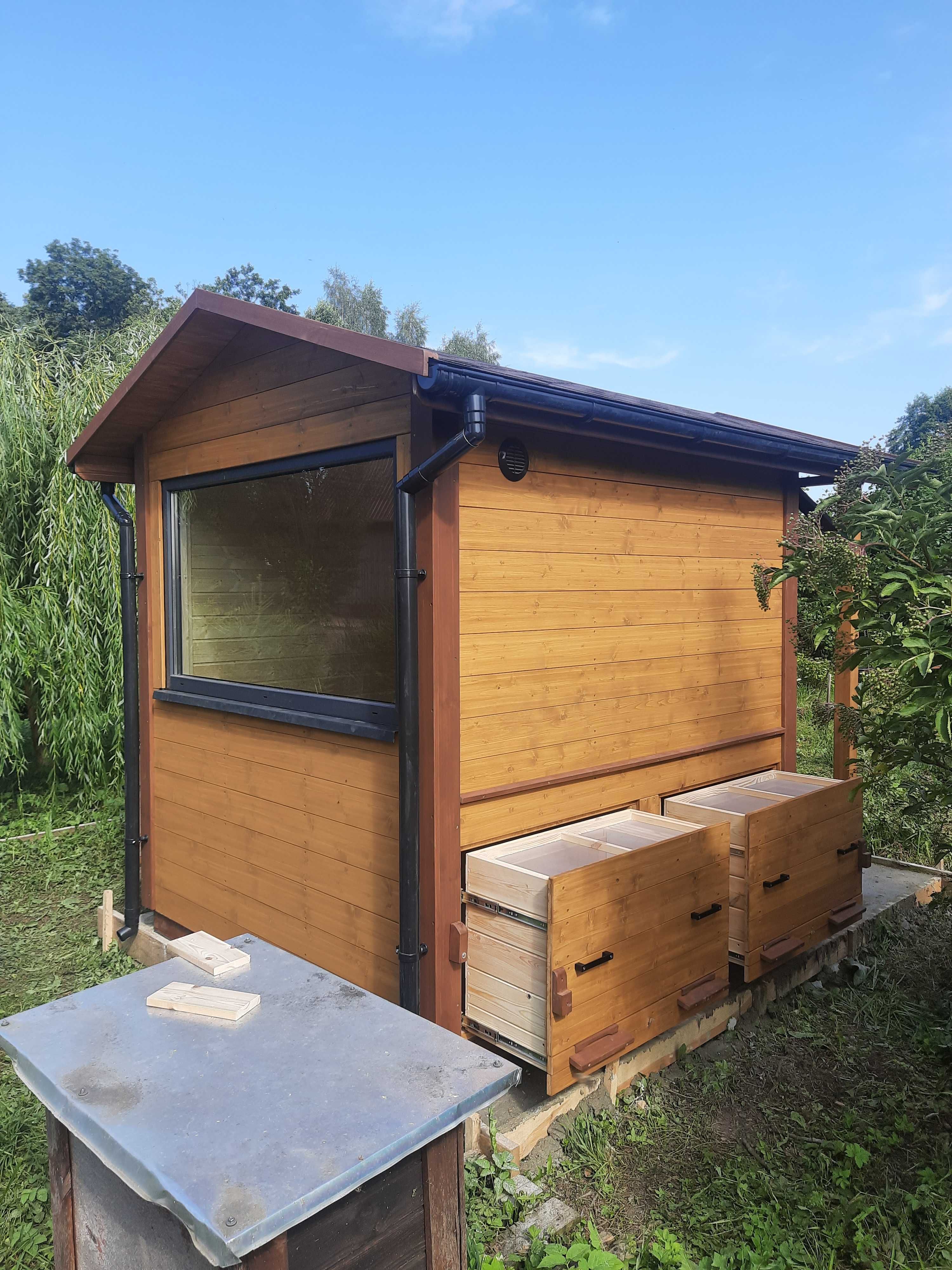 Domek do apiterapii z oknem panoramicznym uloterapia api domek