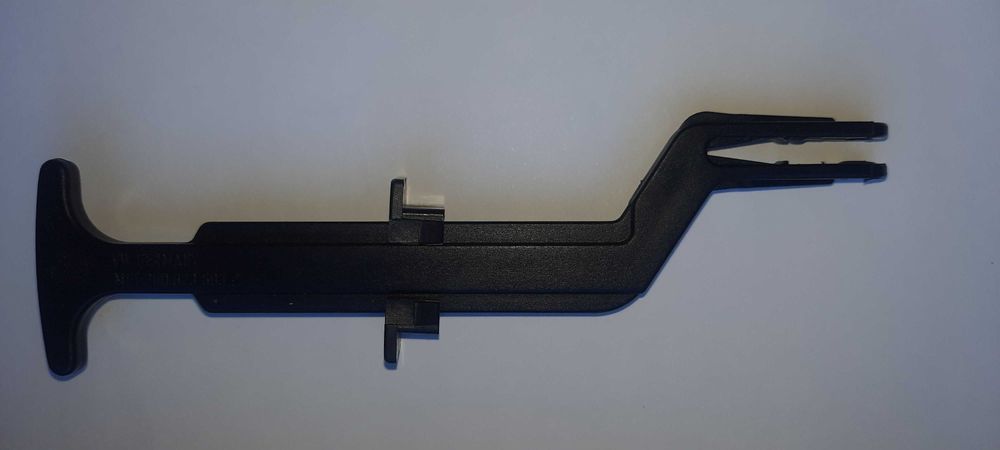 Кришка двигуна  Passat B5 1.8t VAG 058103724AC  /3B0 823 593 C