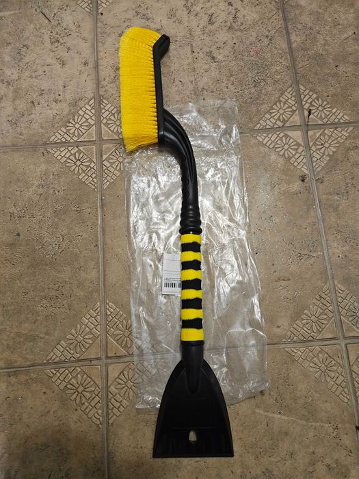 Автомобильная Щетка со скребком для авто от снега.Новые.