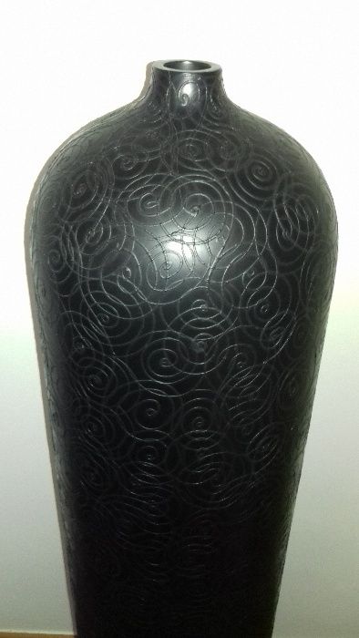 pote em madeira com relevo