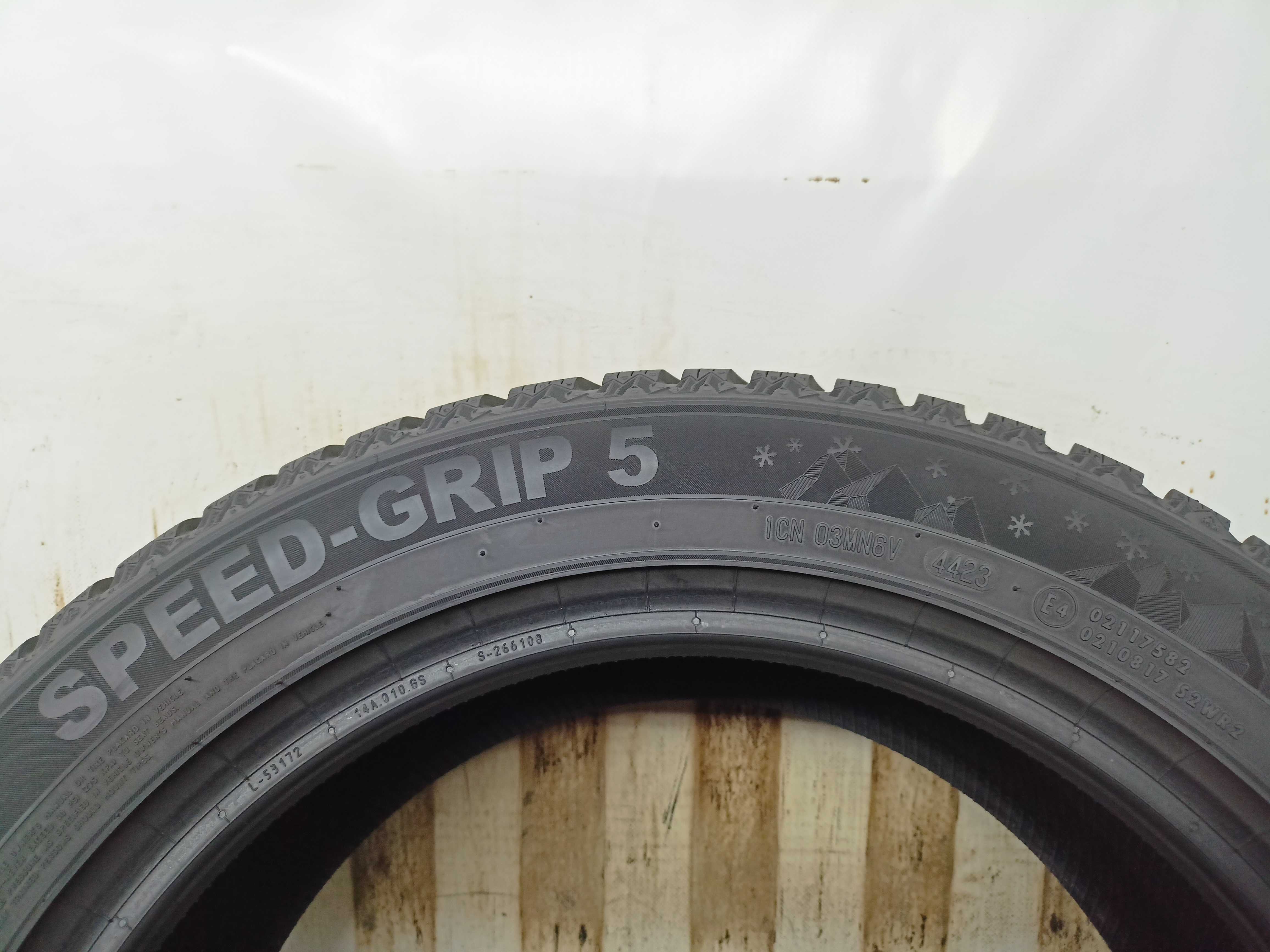 Semperit SpeedG-Grip 5 215/55/17 23r. 98V 2x8,4mm 2x8mm (1904)