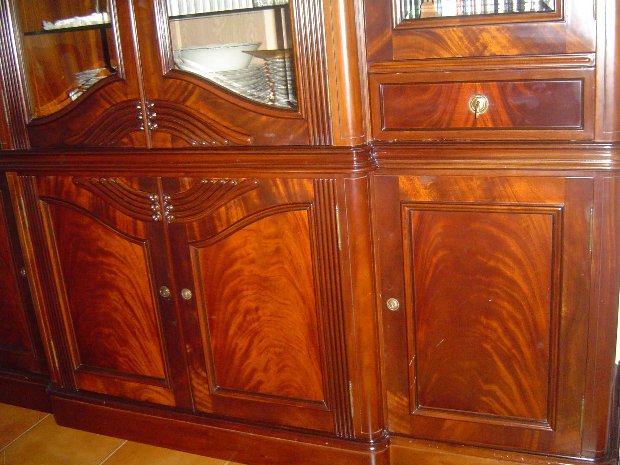 Sala de jantar  em raiz de nogueira
