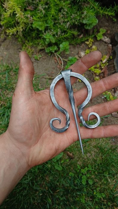 Ręcznie wykuta Fibula nordycka/ Broszki wikińskie.