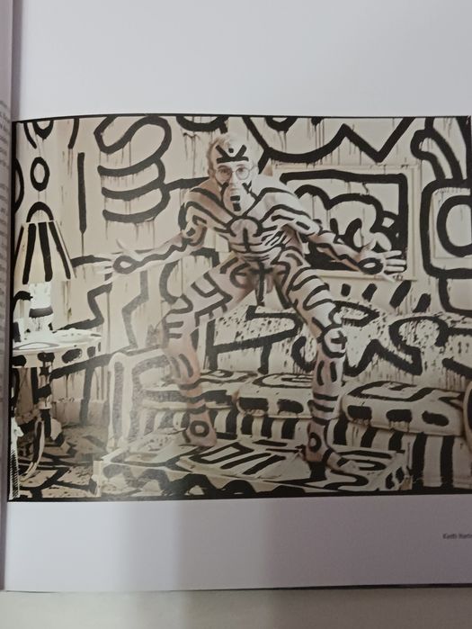 Продам книгу " 50 сучасних фотографів "