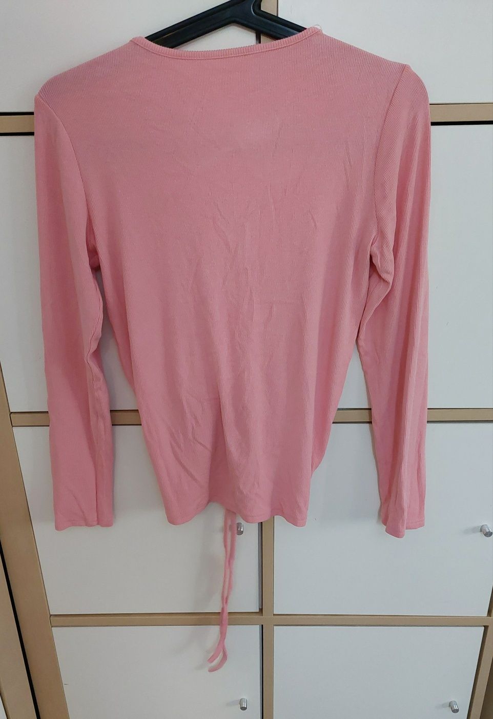 Różowa bluzka ze ściągaczem