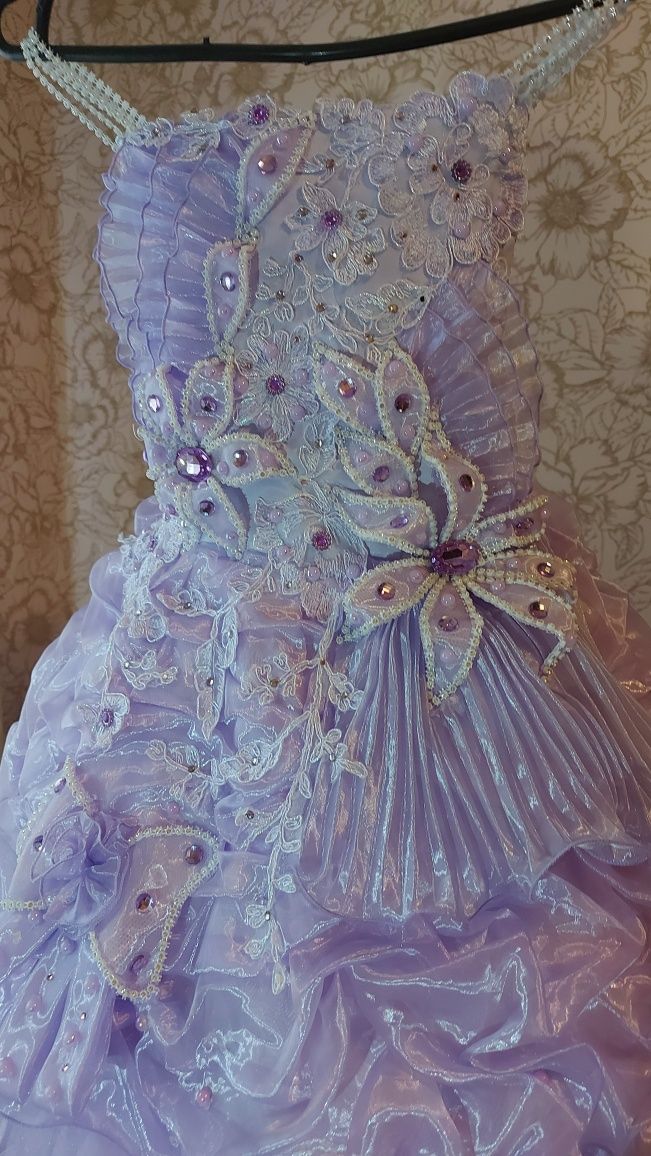 Нарядное, пышное  платье в садик на выпускной,  святкова сукня 128р