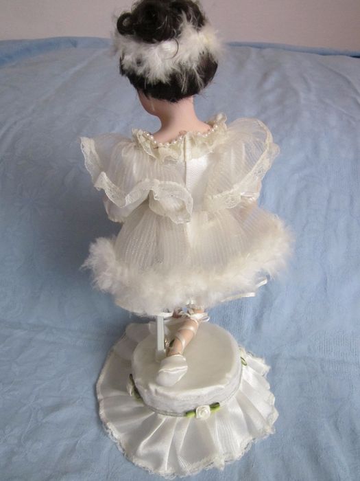 Lalka z porcelany laleczka porcelanowa