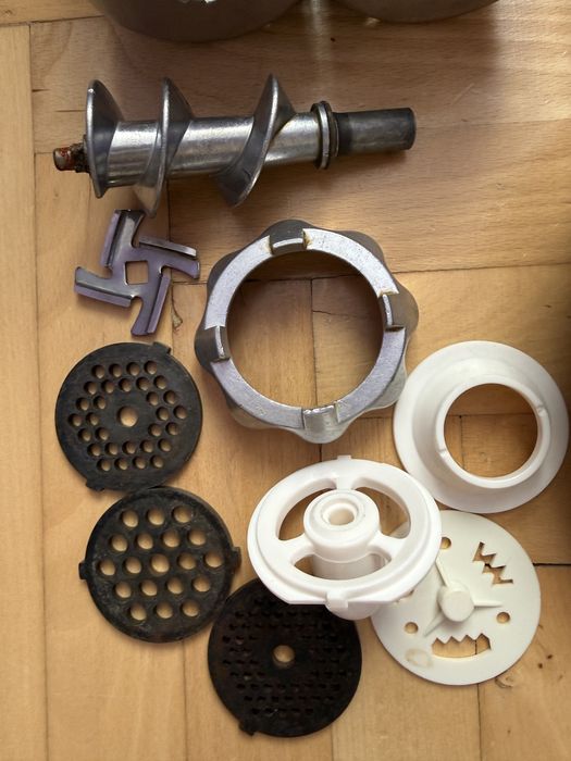 Продам мʼясорубку на запчастини