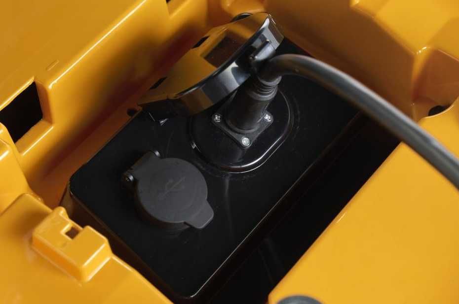 WYPRZEDAŻ Traktor Akumulatorowy STIGA  Estate 584e /40 Ah/4000 m2/240L