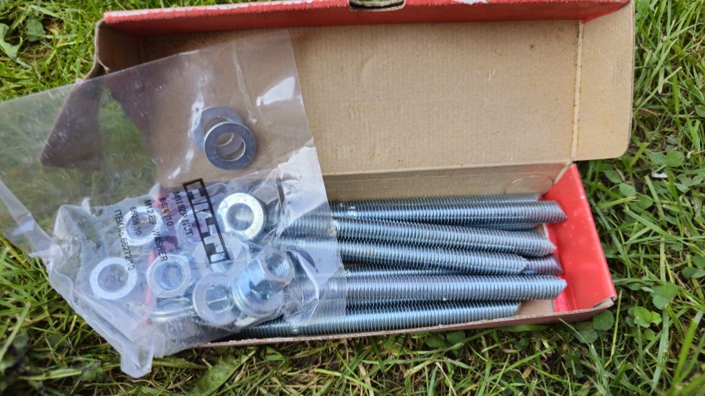 Śruby M12x160 z nakrętka Hilti