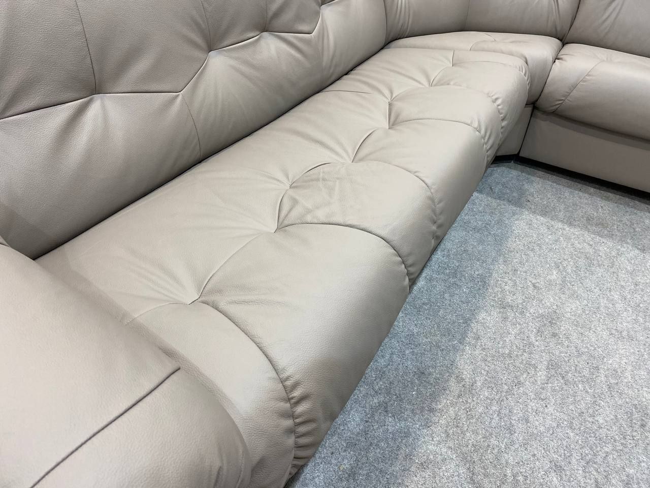 Шкіряний кутовий диван