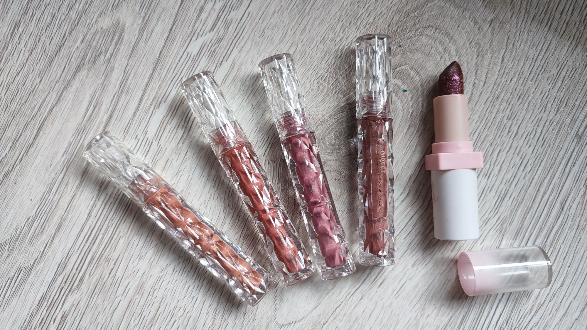 Qibest brillant gloss 4 sztuki + brokatowa pomadka