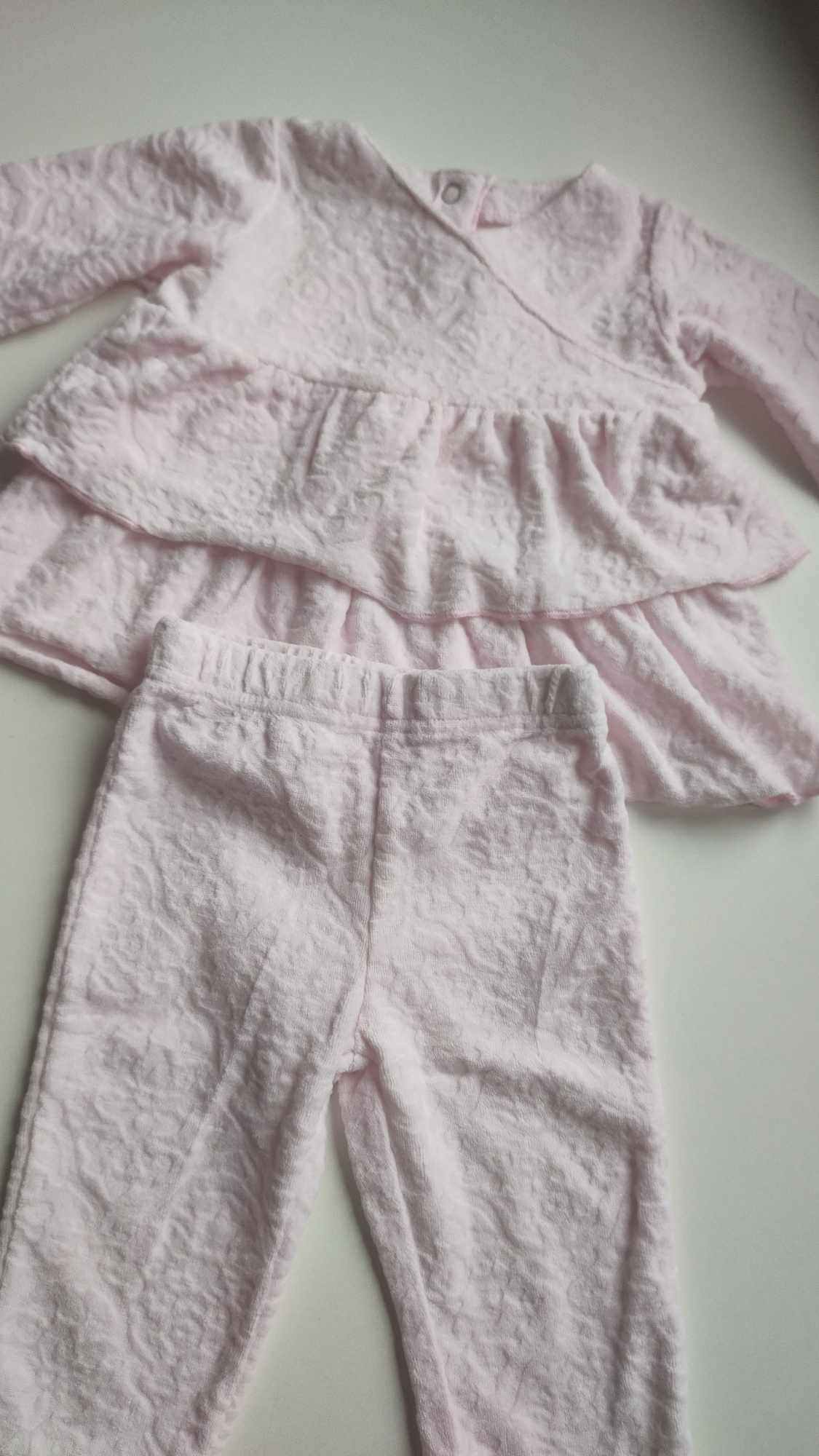 Ciepły dres różowy komplet bluza z falbankami spodnie 6m piper&posie