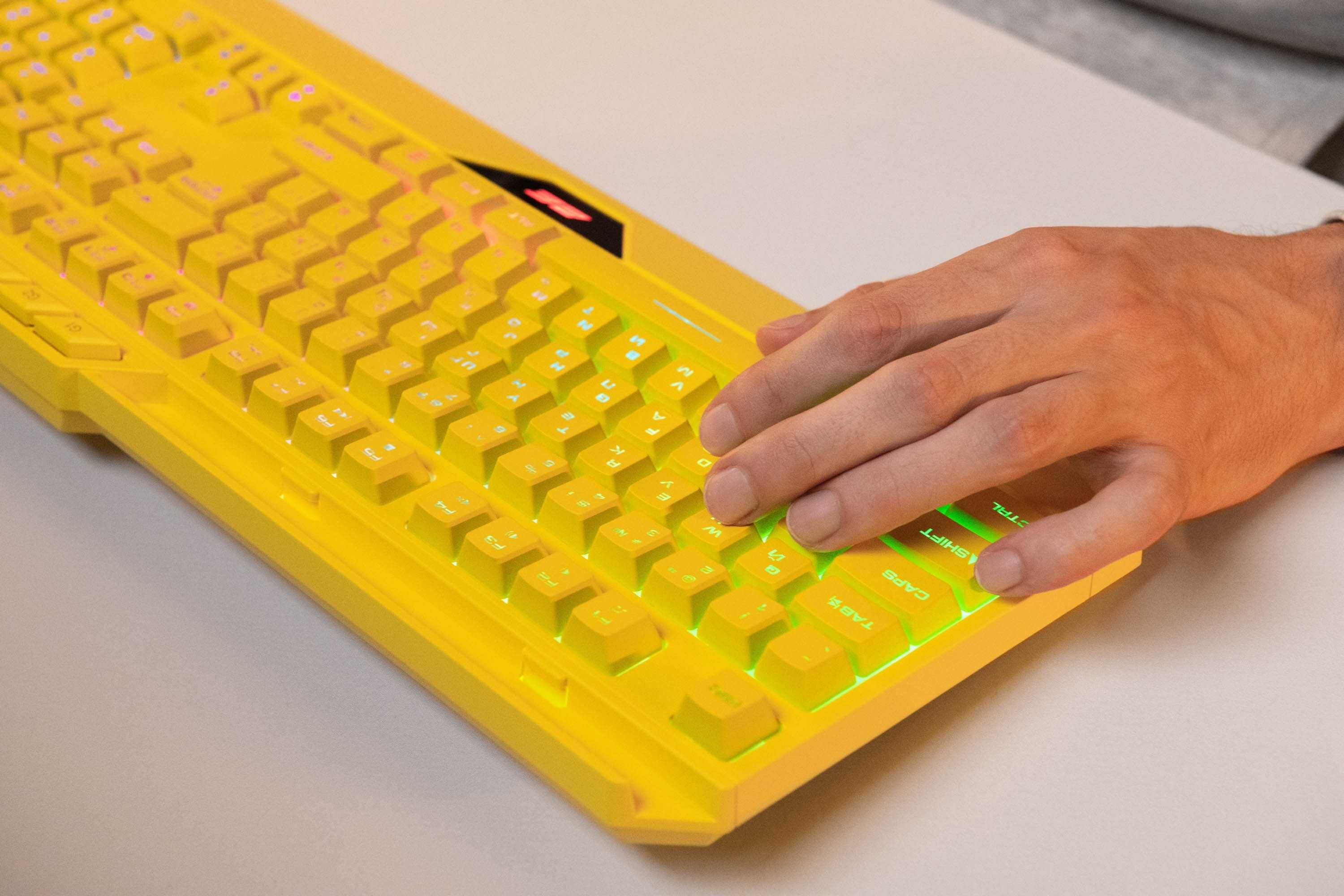 Яркая игровая клавиатура с подсветкой 2E Gaming KG315 RGB USB Yellow