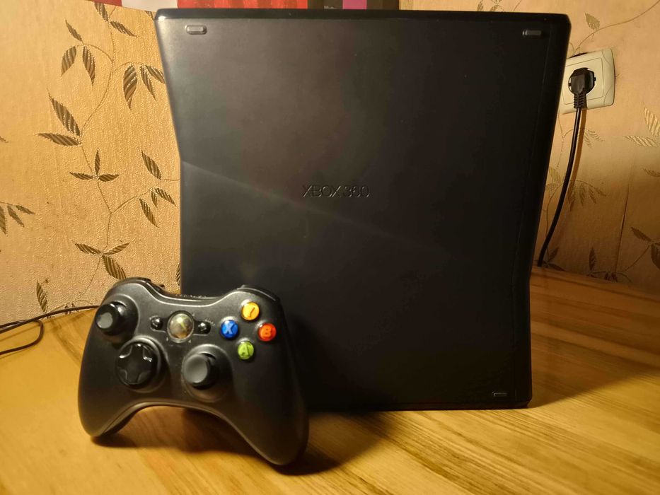 Xbox 360 та купу игр на ньому