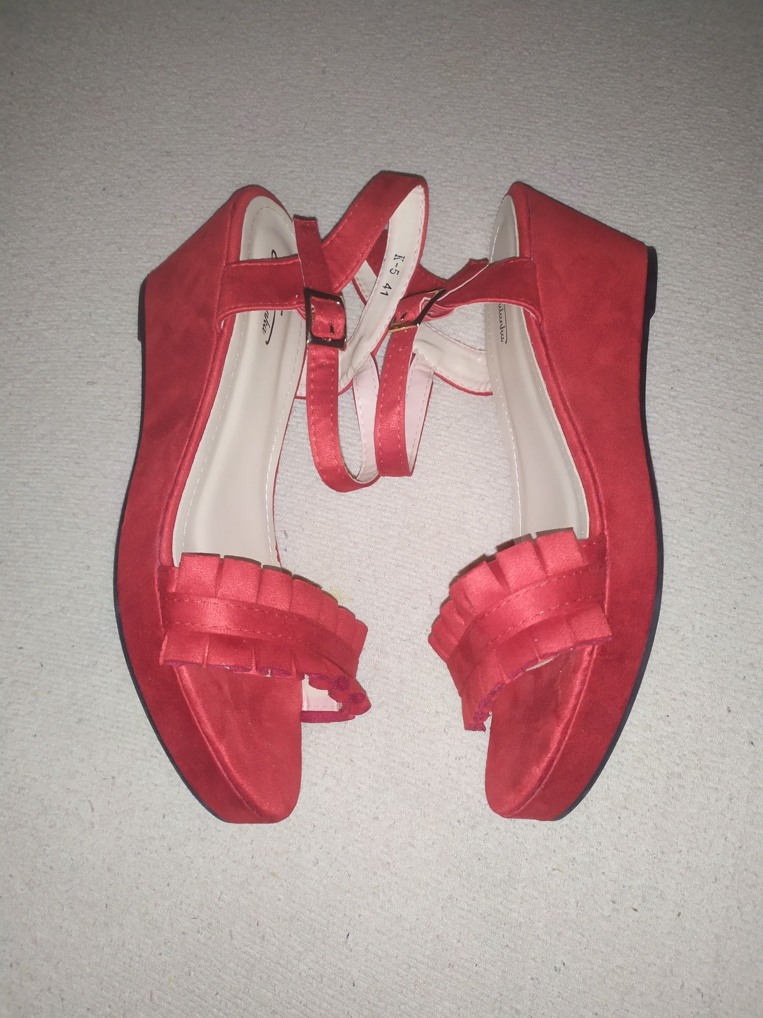 Czerwone zamszowe sandały nowe rozmiar 41