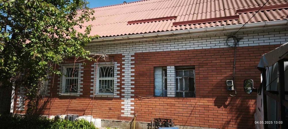 Терміново!Продам теплий будинок у центрі,з ділянкою 11 соток,газ,піч
