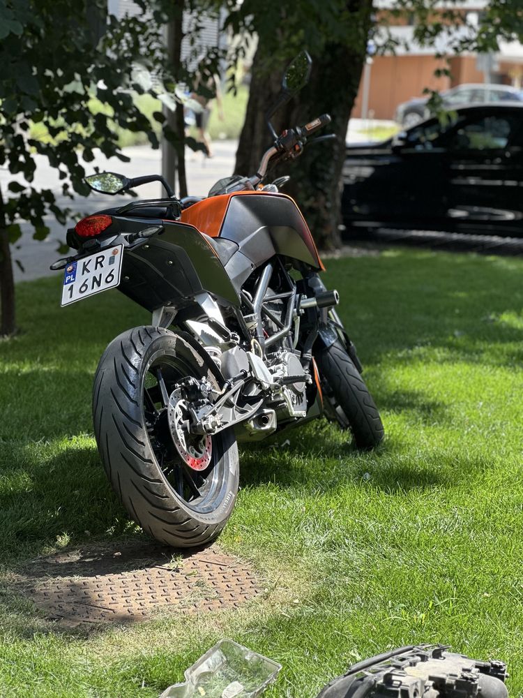 KTM DUKE 125. 2011 roku, 26.000 prbg