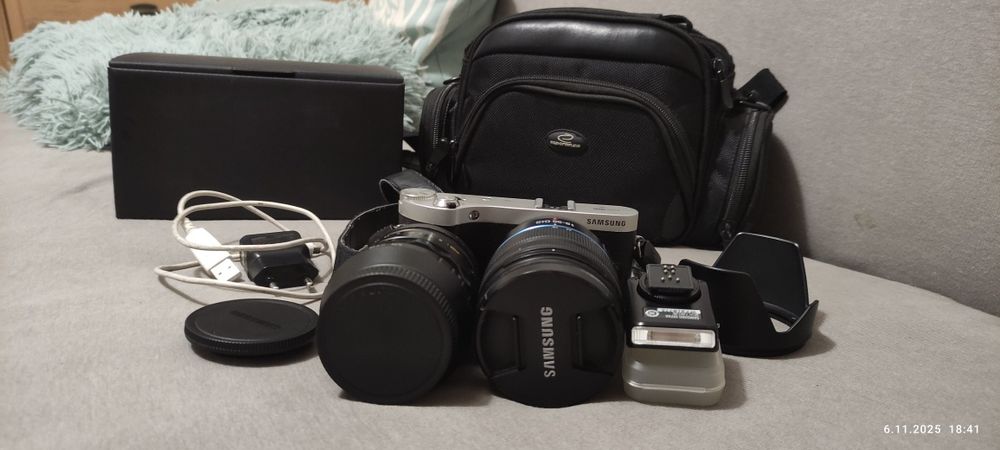 Samsung NX300 + 16GB + torba + dodatkowy obiektyw + lampa błyskowa