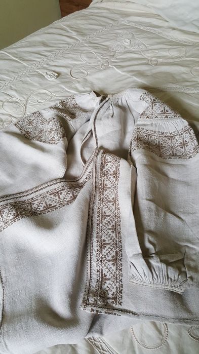 Сорочка автентична, вишита  монохромним взором на конопляному полотні!